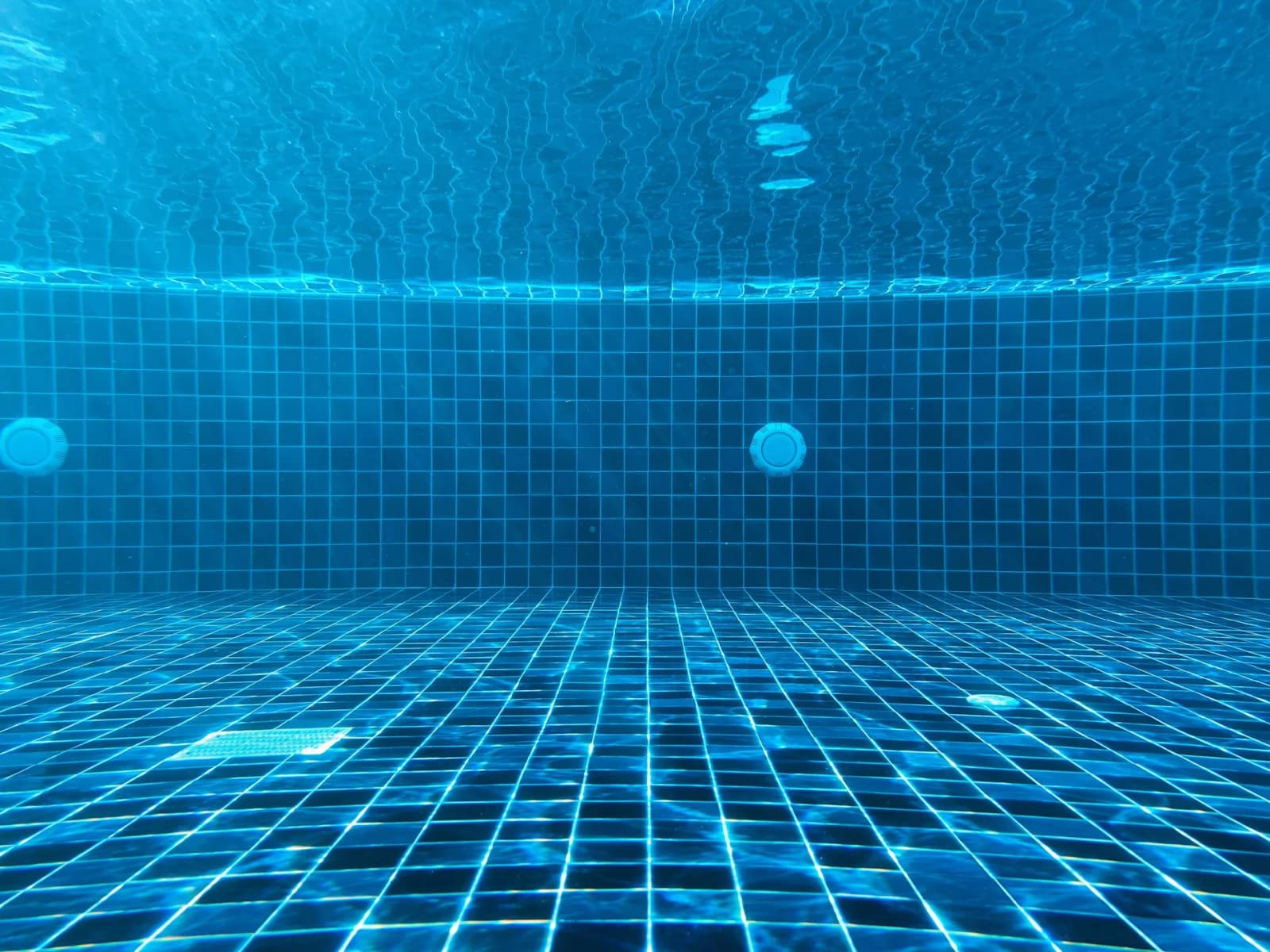 Vue sous-marine de la piscine