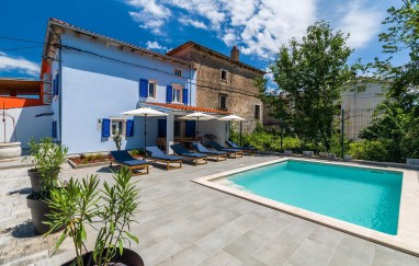 Villa Istria AD 1749 mit beheiztem Pool