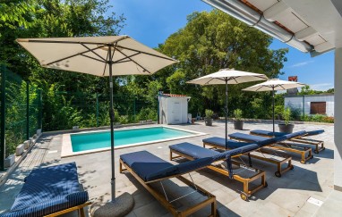 Villa Istria AD 1749 mit beheiztem Pool