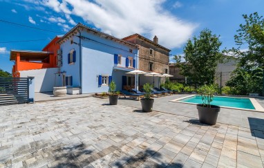 Villa Istria AD 1749 mit beheiztem Pool