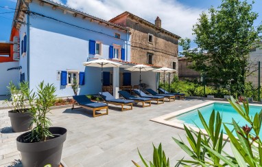 Villa Istria AD 1749 mit beheiztem Pool
