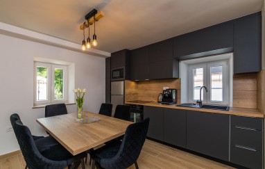 Villa Istria AD 1749 mit beheiztem Pool