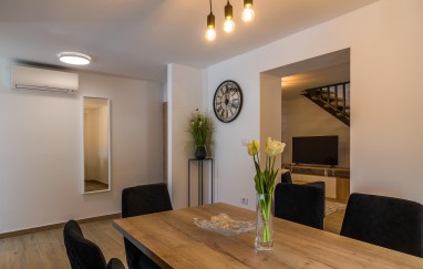 Villa Istria AD 1749 mit beheiztem Pool